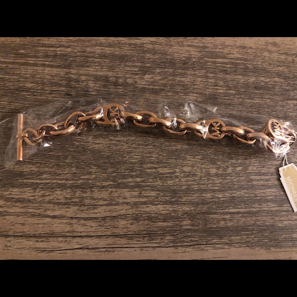 Michael Kors Heritage Link Toggle Bracelet